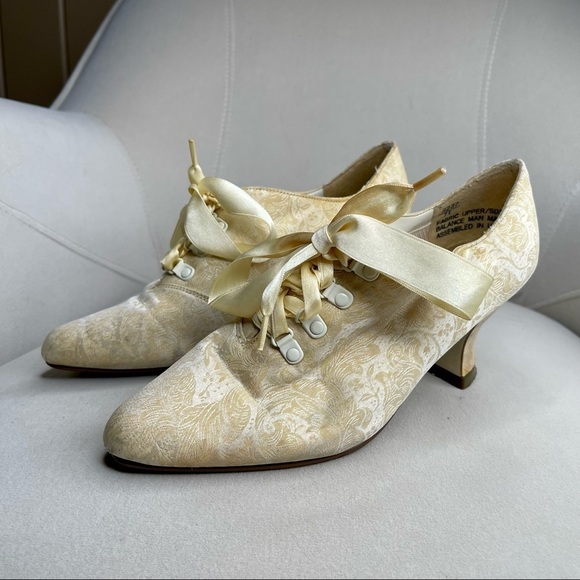 Vintage 90s Goth Victorian Booties by High Lights Lace Yellow Cream Size 7 - Picture 1 of 5